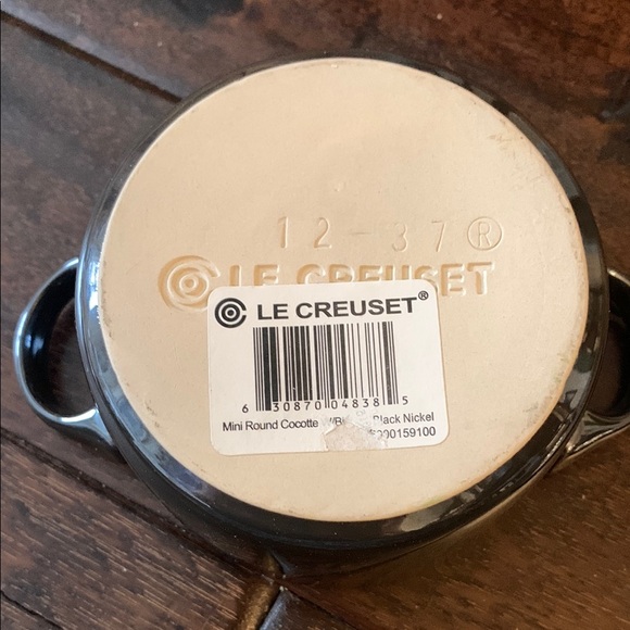 Le Creuset Black Nickel Mini Round Cocotte Casserole Dish with lid NWT - Picture 3 of 5